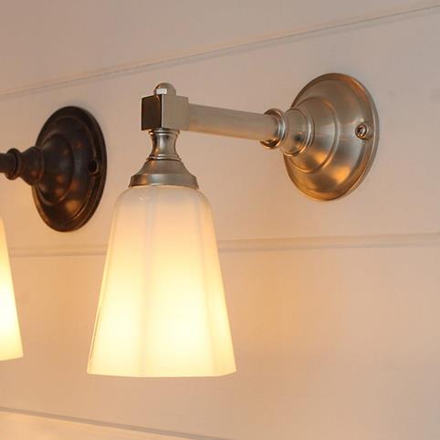 CLASSIC BATHROOM WALL LIGHT with Straight Arm in Brushed Nickel