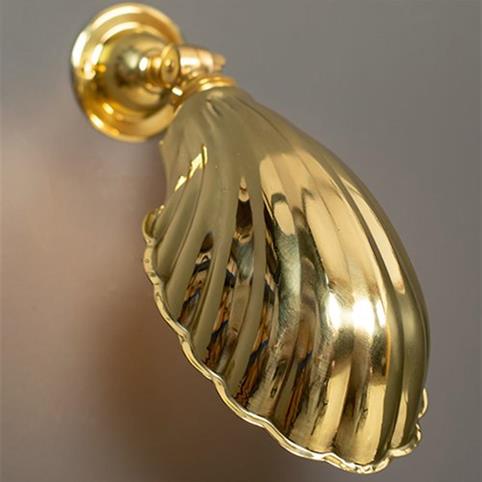 HADLOW Vintage Adjustable Shell Wall Light in Polished Brass