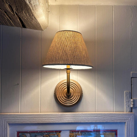 Lattice Waffle Shade Wall Light on Mango Wood and Polished Brass – modern wall lamp with woven shade